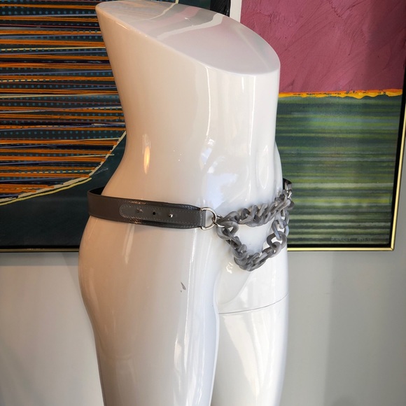 Trendy Patent and Chunky Chain Belt - Picture 5 of 12